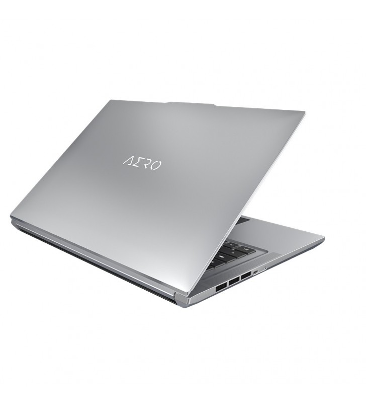 Gigabyte aero 16 xe5-73de938hp notebook 40,6 cm (16") quad hd+ intel® core™ i7 16 giga bites ddr5-sdram 2000 giga bites ssd
