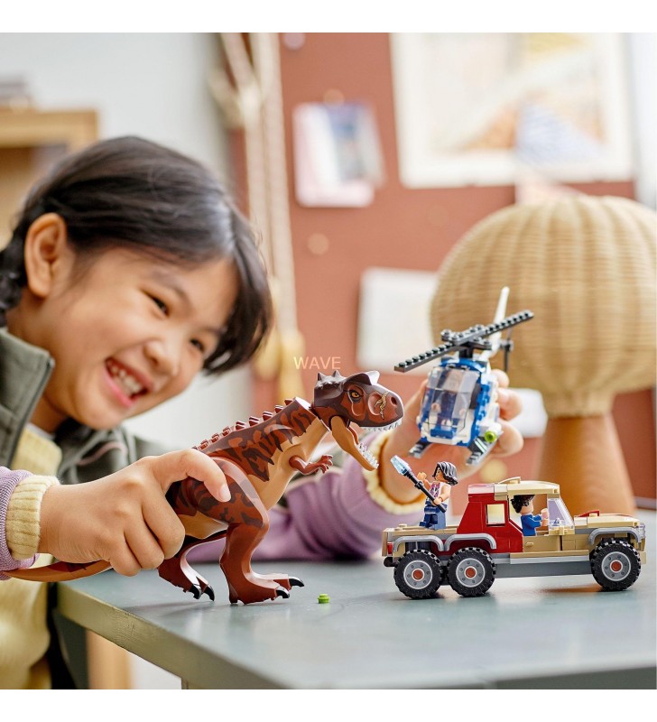 Jucărie de construcție lego  76941 jurassic world urmărirea lui carnotaurus (elicopter și jucărie de ridicare pentru băieți și fete cu vârsta peste 7 ani, idee de cadou de dinozaur)